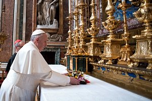 Pope Francis leaves flowers in front of the "Salus Populi Romani," ("Salvation of the Roman People") a Marian icon in a chapel of the Basilica of St. Mary Major in Rome, March 14. (CNS photo/L'O sservatore Romano)