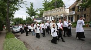 A eucharistic procession winds through the neighborhoods of Northeast Minneapolis 