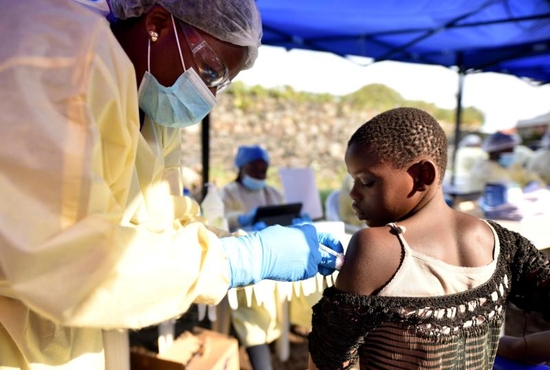 A Congolese health worker administers Ebola vaccine to a child