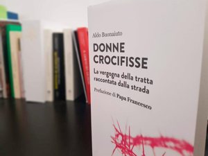 Cover of "Donne Crocifisse" ("Crucified Women")
