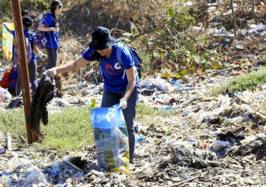 A volunteer picks up trash